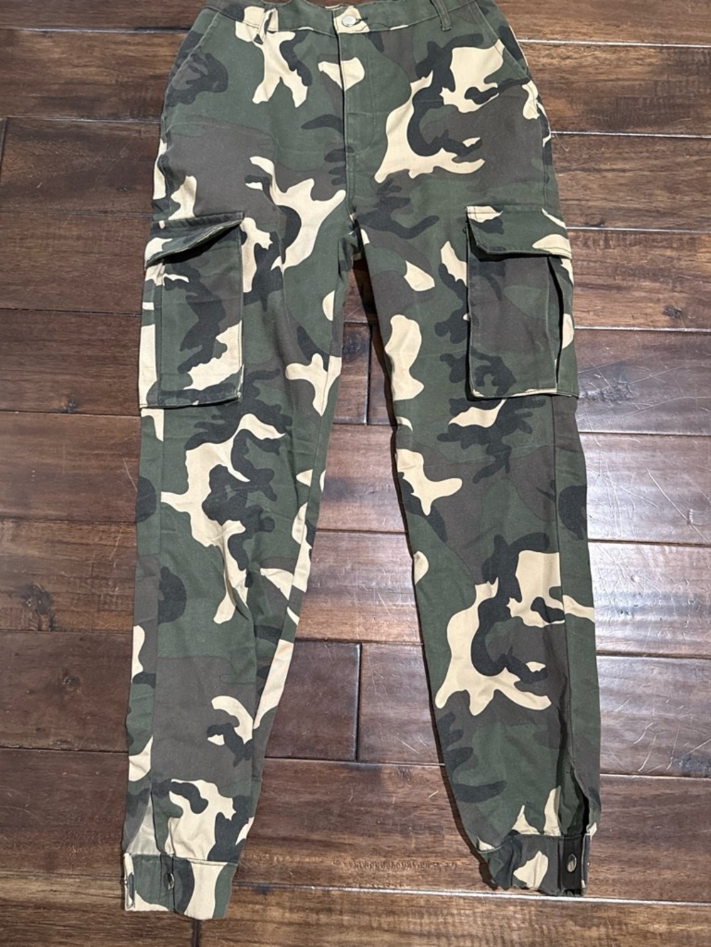 Women's Camouflage Cargo Pants - Green Camo